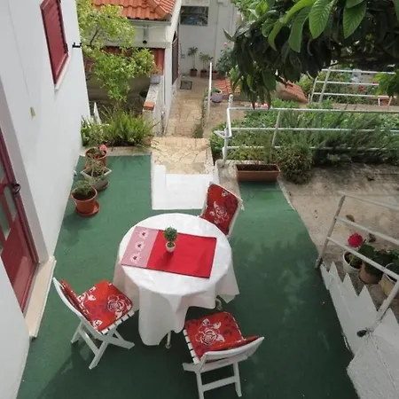 Apartman Franka - One Bedroom With Terrace And Garden View *